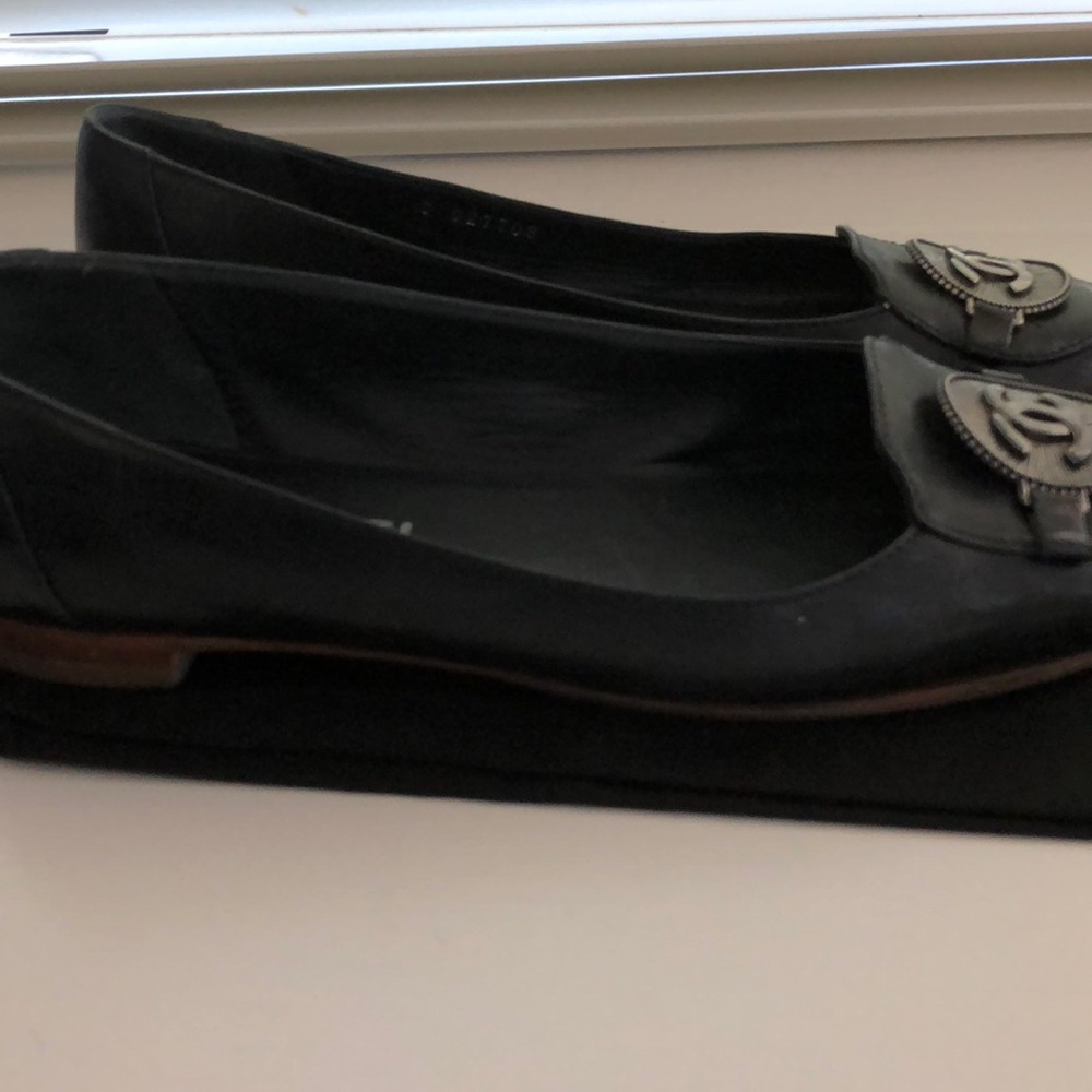 CHANEL classic ballerina flat w iconic metal logo - Picture 8 of 11